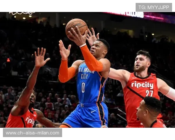 唐斯从低位强吃打成2+1，全场沸腾