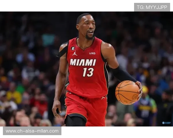 热火阿德巴约内线抢断后，利用反击篮下强打——速度、力量与装备的协奏曲