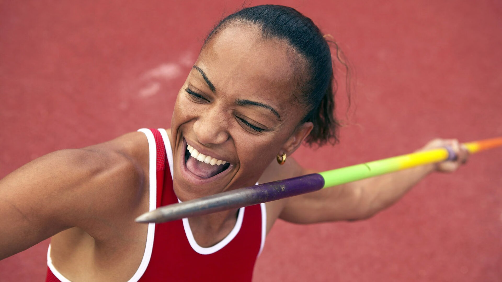 “三叉湖水上救生赛：选手在水中展开与时间赛跑的较量”