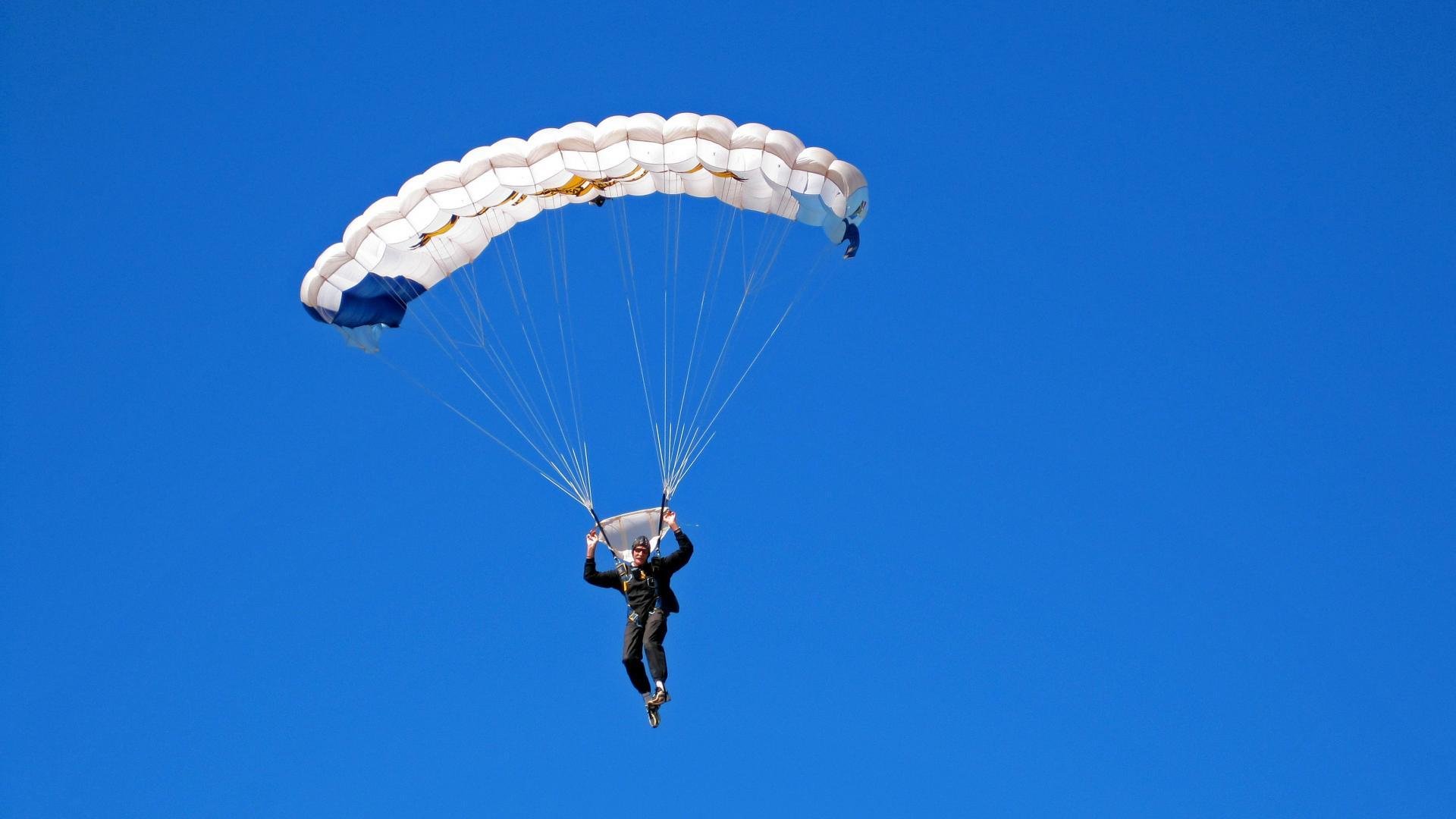 亚历克斯·格林伍德凭借全面的防守技巧，为袋鼠队建立坚实后防